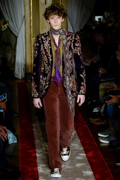 Look 19